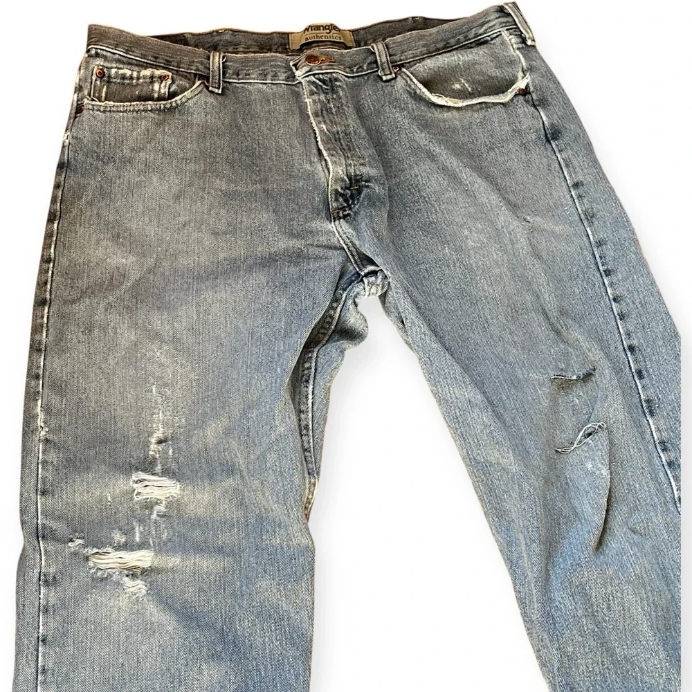 Wrangler Jeans‎ Men's Size 38x32 Relaxed Fit Worn In Distressed Thrashed Work